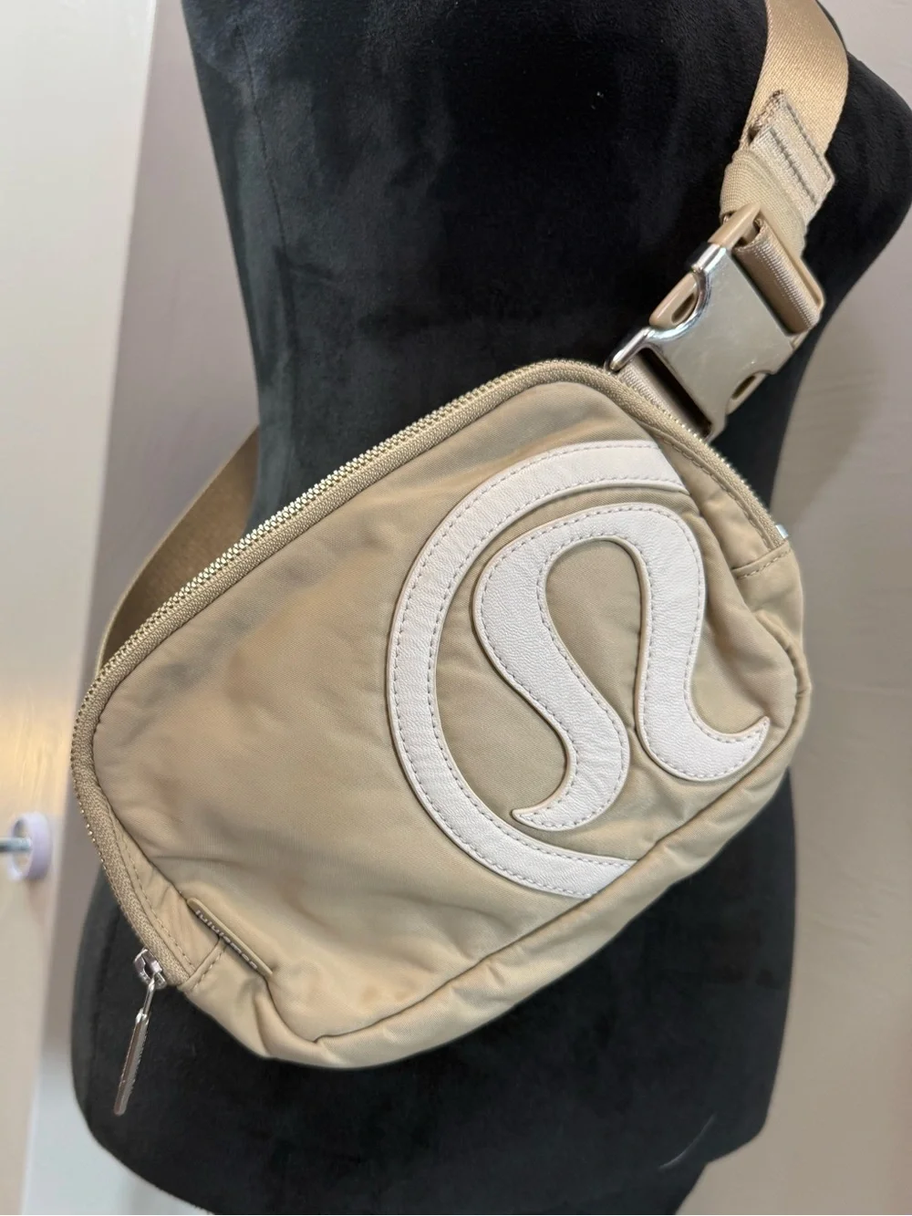 Lululemon Everywhere Belt Bag 1L Trench/White Opal Logo Tan Crossbody - Picture 1 of 5